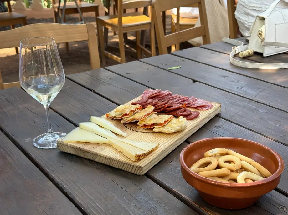 Aperitivos en cata de vino y queso
