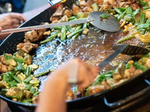 Cocción de paella valenciana