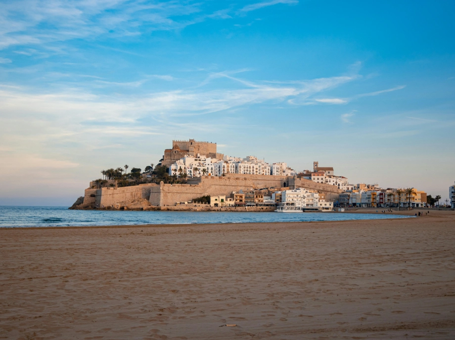 Castillo de Peñíscola del Papa Luna junto al mar