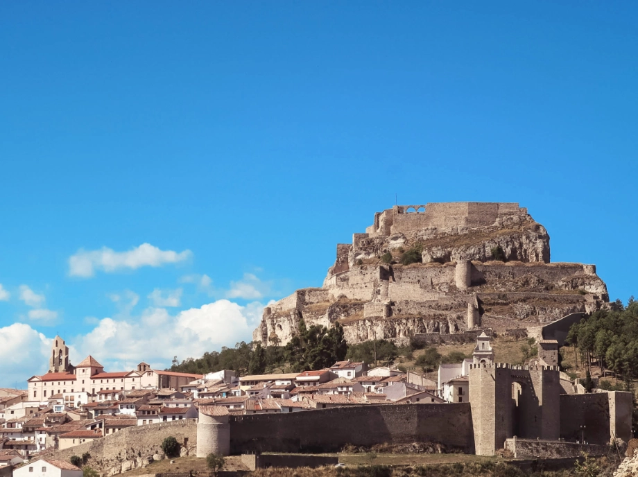 Localidad amurallada de Morella con vistas panorámicas