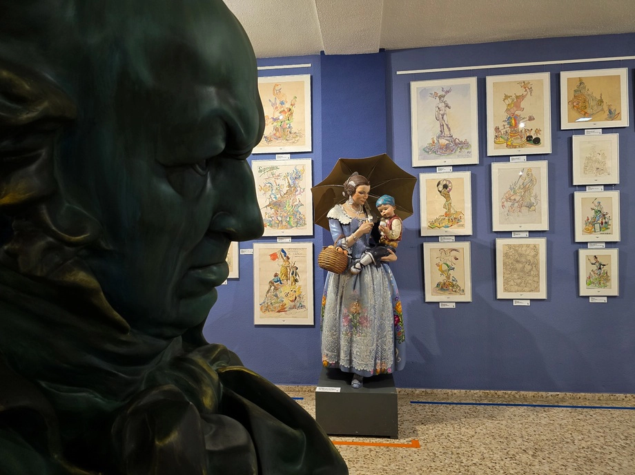 Ninot pintado para fallas en Valencia