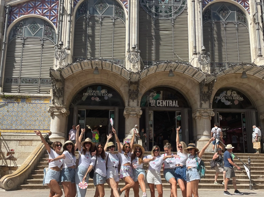 Gincana en la entrada del mercado central