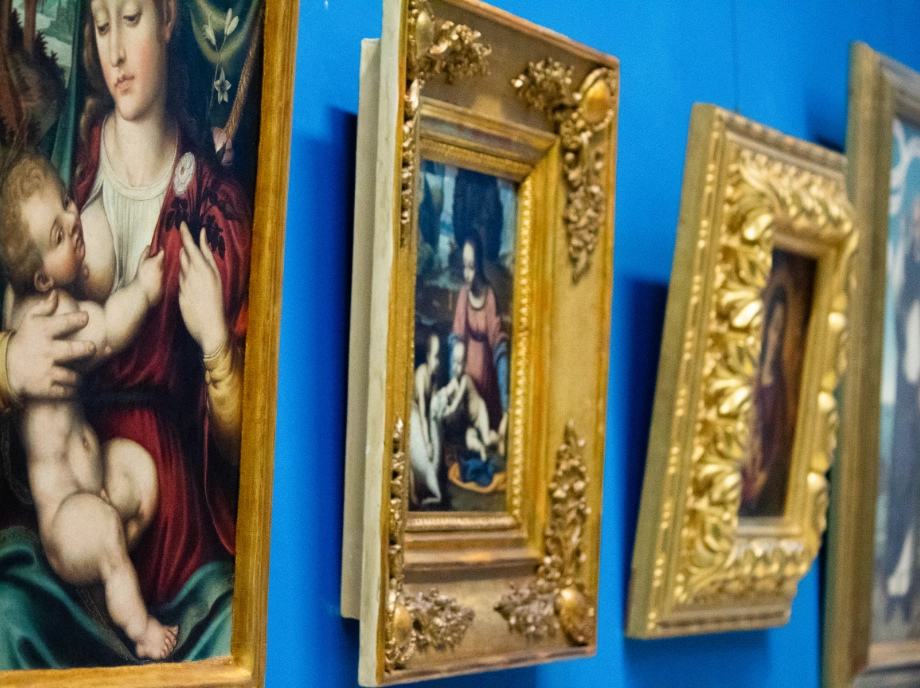 Obras durante el tour de frescos ocultos por Valencia