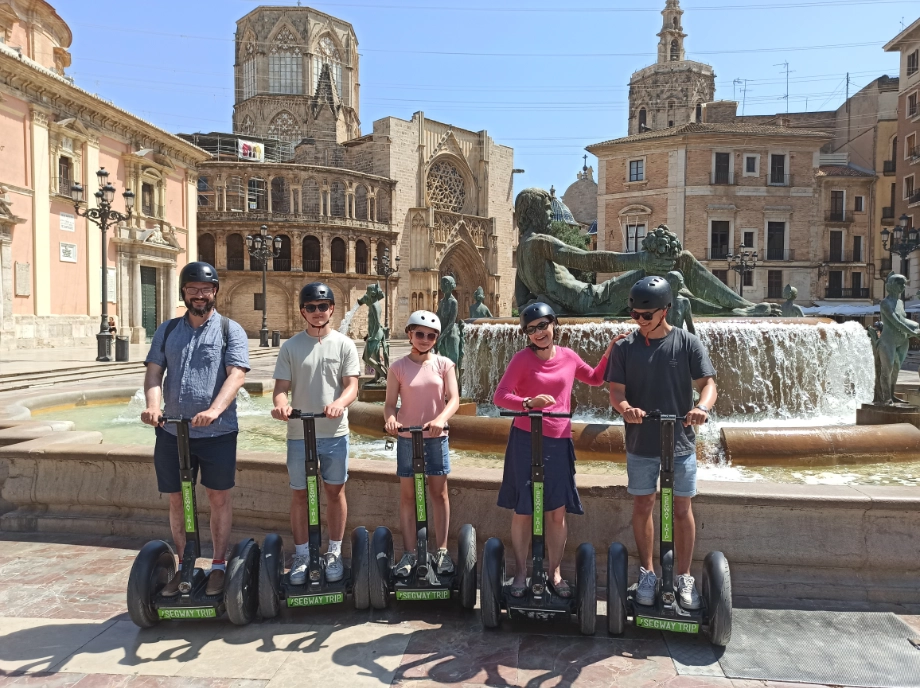 Participantes en la ruta en segway por el rio Turia