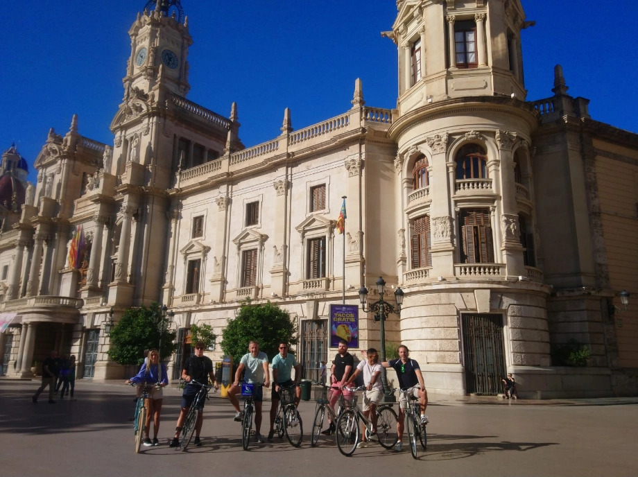 Participantes en ruta en bici